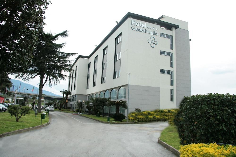 Hotel Quadrifoglio Castello di Cisterna Exteriör bild