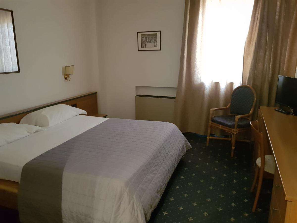 Hotel Quadrifoglio Castello di Cisterna Rum bild